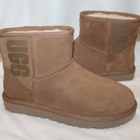 NEW UGG WOMEN'S‎ LOGO MINI ANKLE BOOTS BOOTIES CHESTNUT - Picture 1 of 8